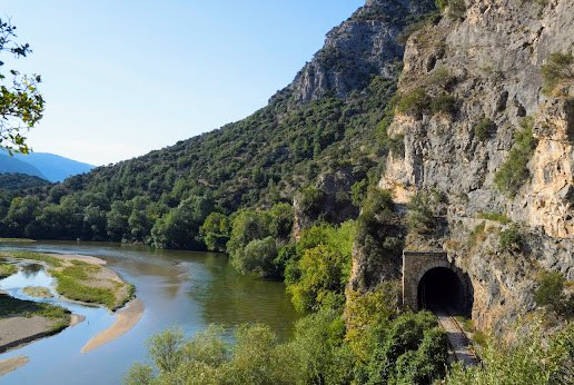 Река Места